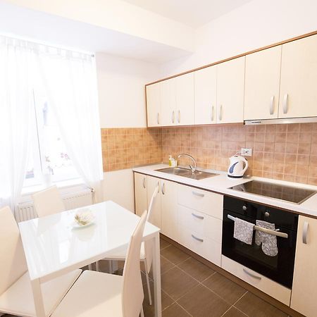 Sunny Old Town Apartment Braşov Exteriör bild