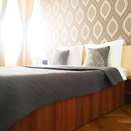 Sunny Old Town Apartment Braşov Exteriör bild