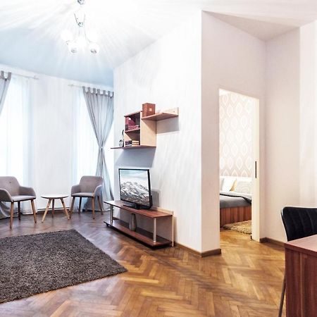 Sunny Old Town Apartment Braşov Exteriör bild