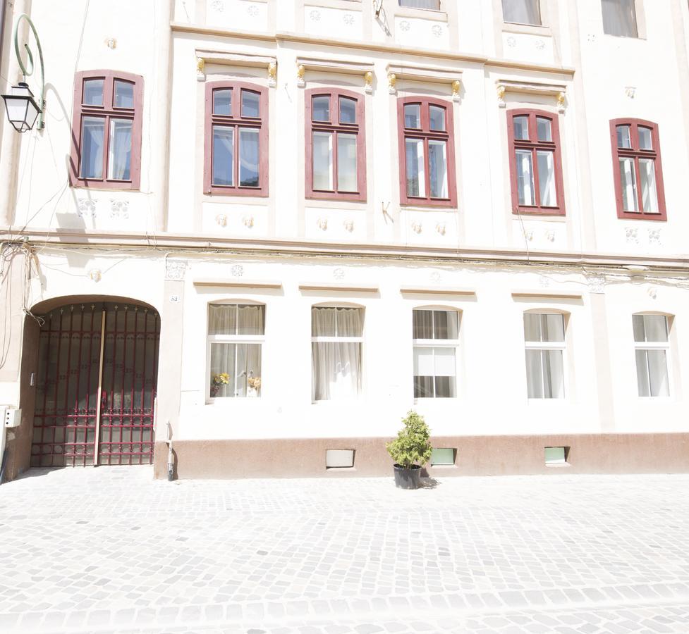 Sunny Old Town Apartment Braşov Exteriör bild