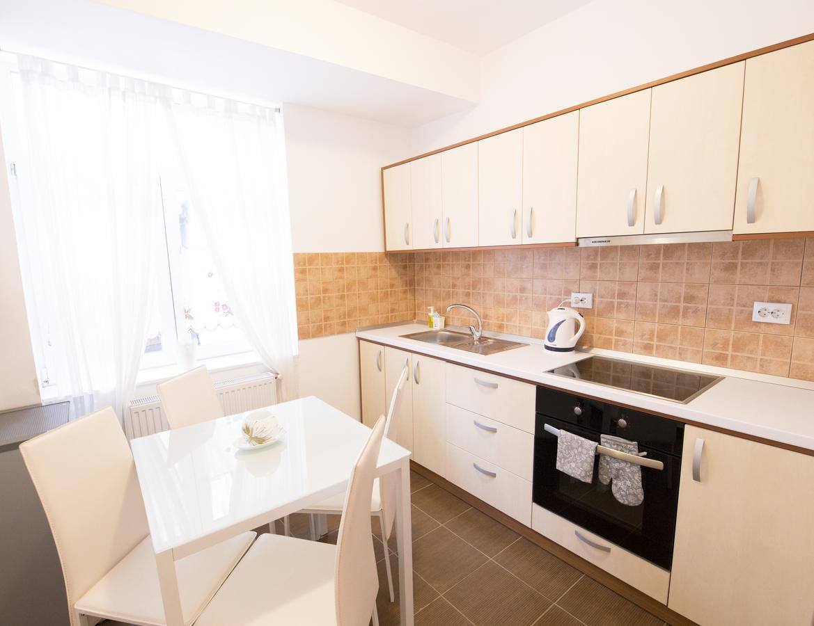 Sunny Old Town Apartment Braşov Exteriör bild