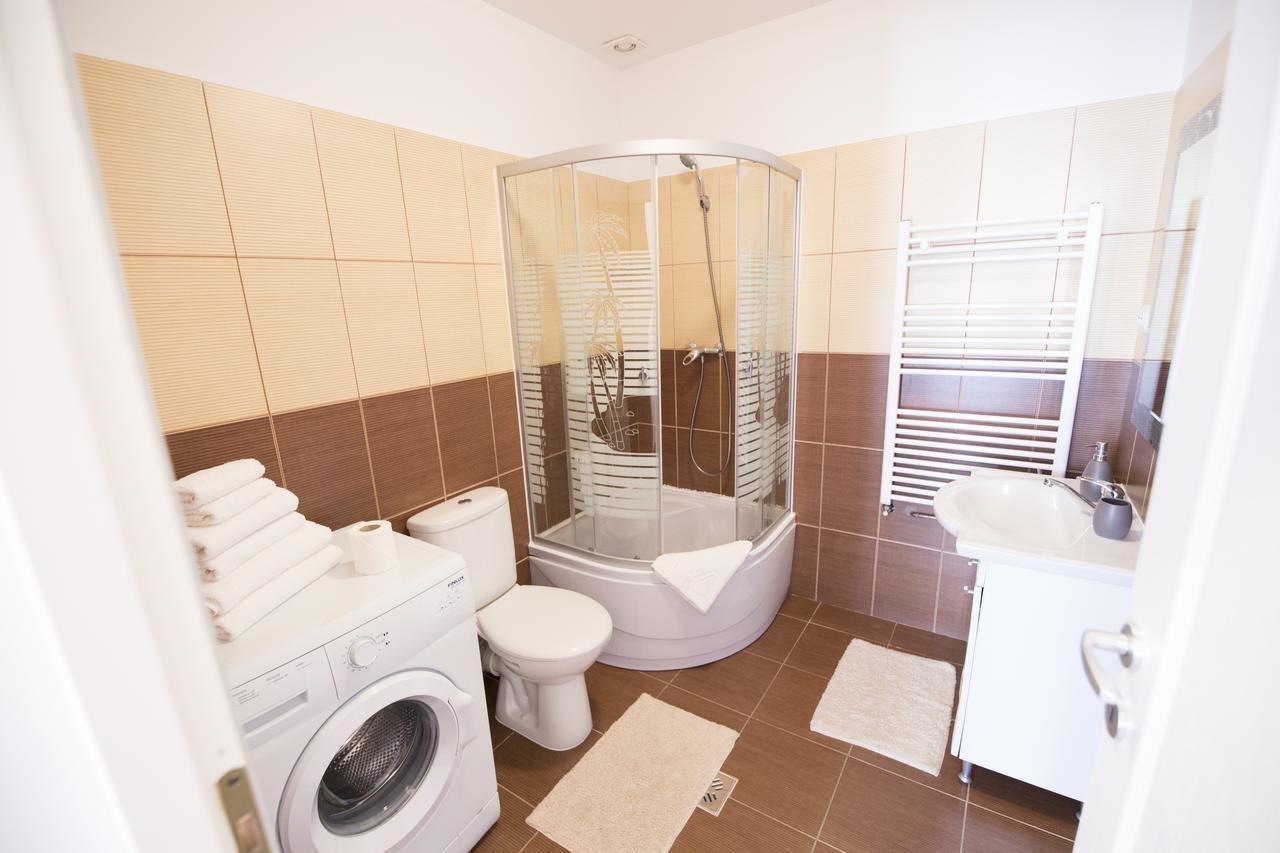 Sunny Old Town Apartment Braşov Exteriör bild