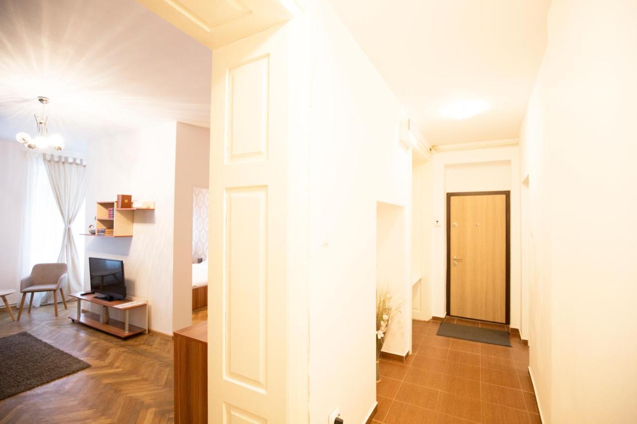 Sunny Old Town Apartment Braşov Exteriör bild
