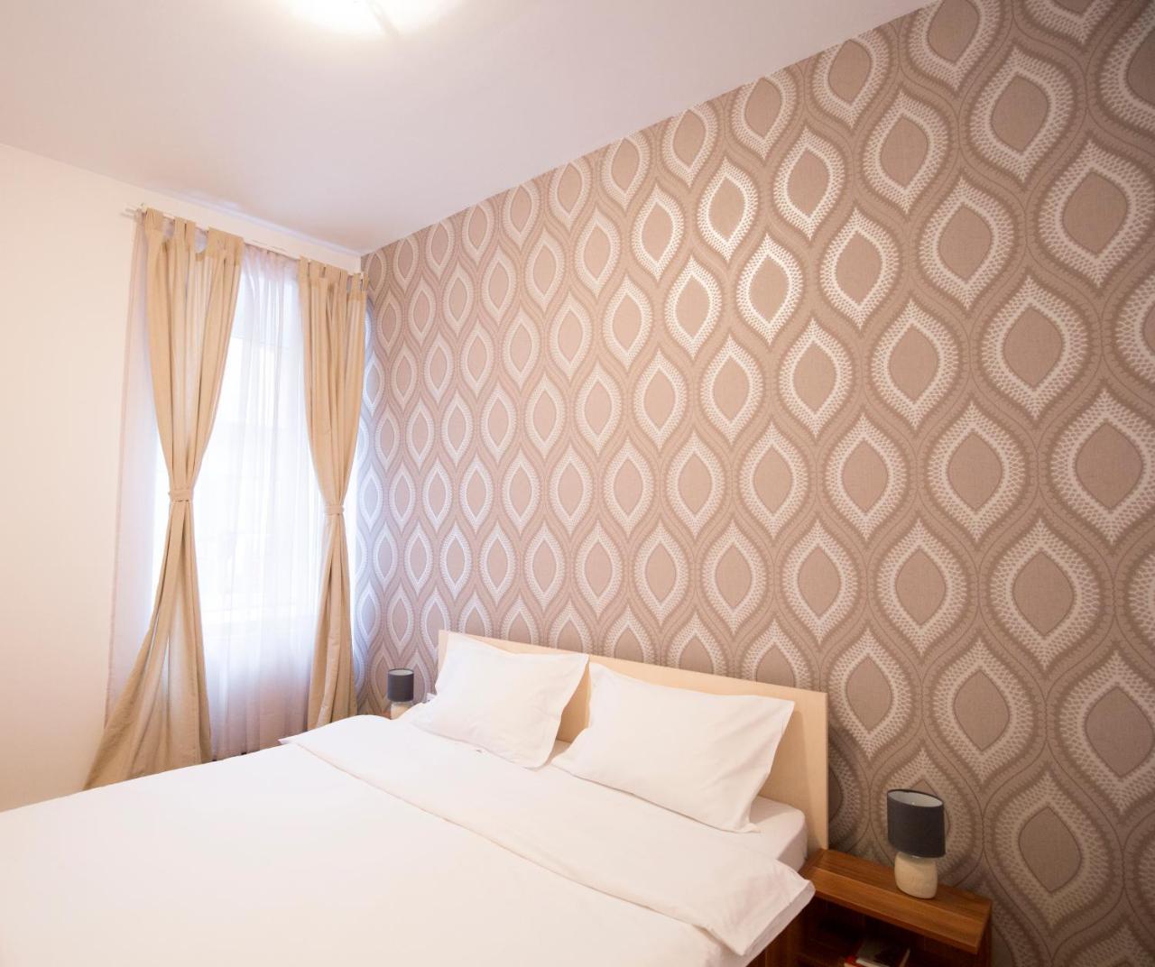 Sunny Old Town Apartment Braşov Exteriör bild