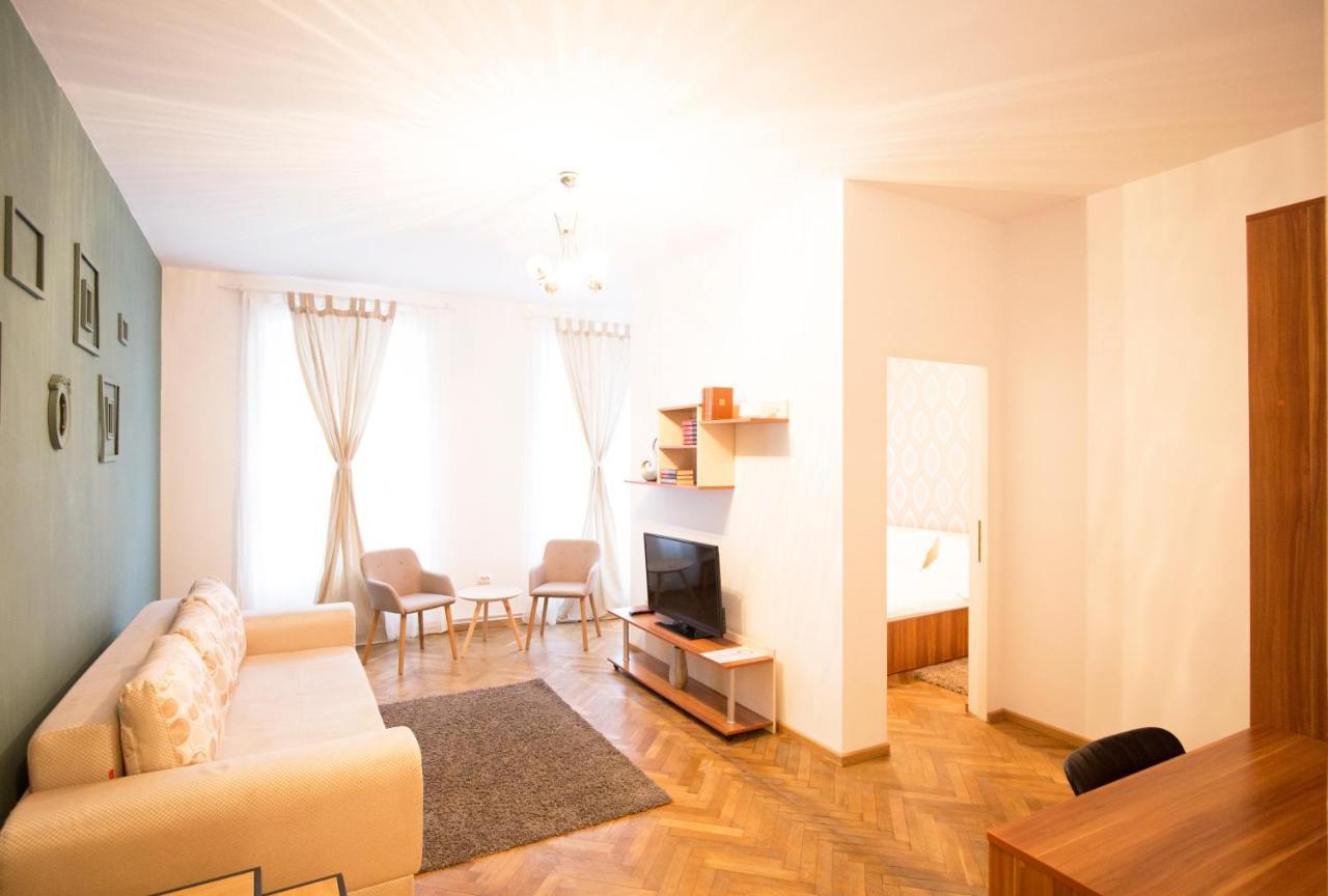 Sunny Old Town Apartment Braşov Exteriör bild