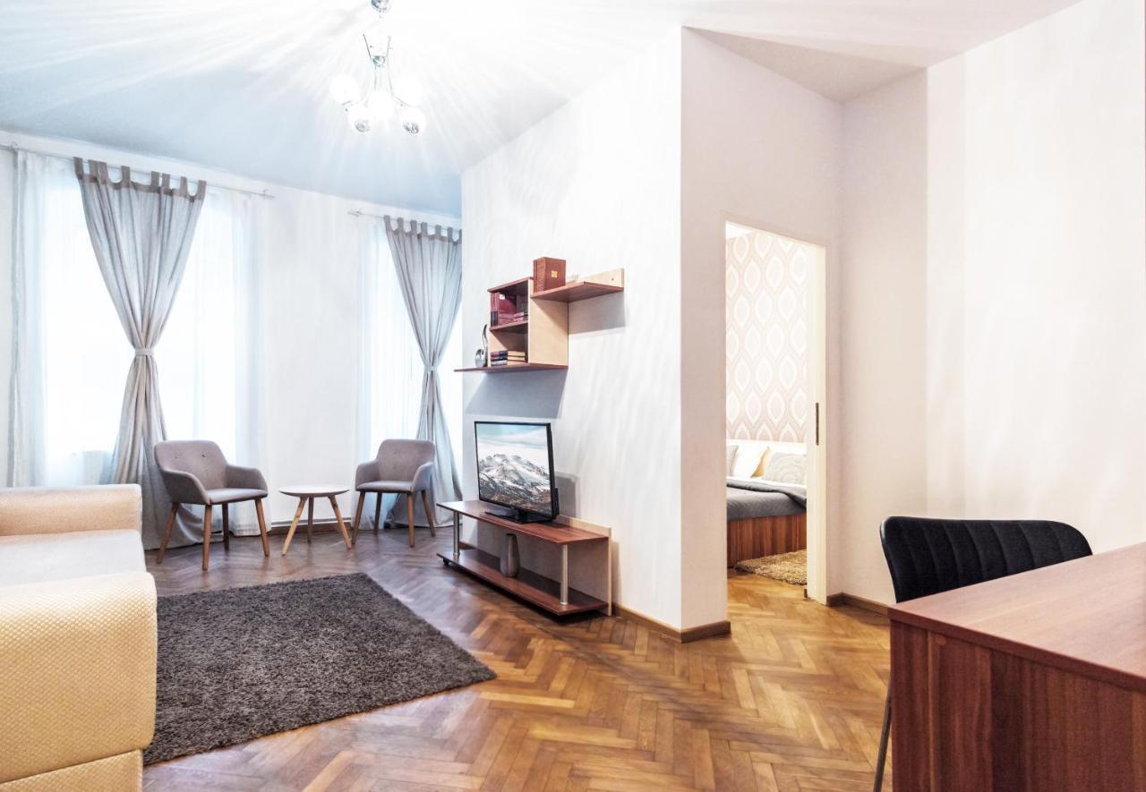 Sunny Old Town Apartment Braşov Exteriör bild