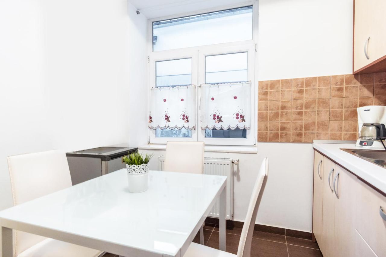 Sunny Old Town Apartment Braşov Exteriör bild
